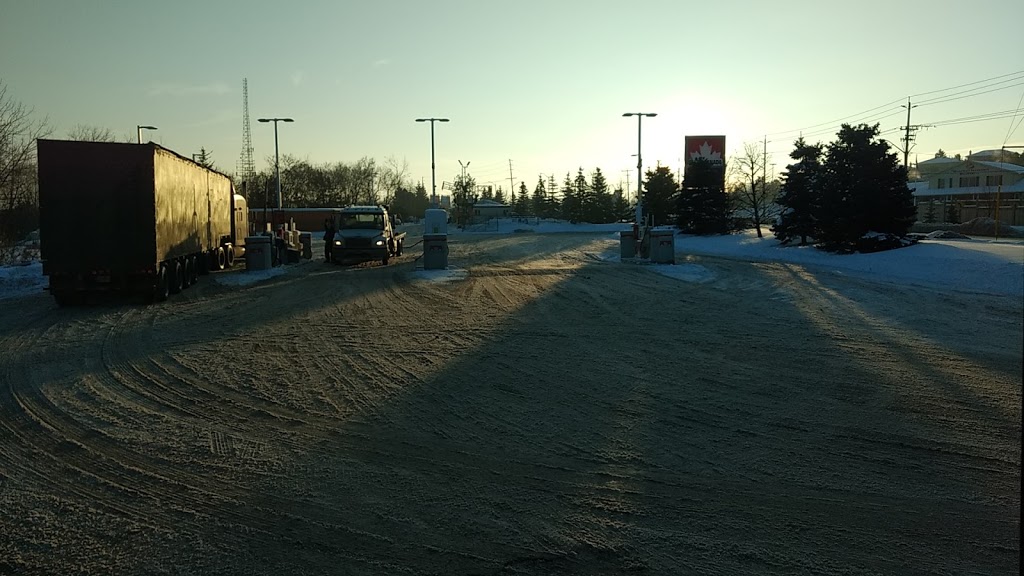 Petro-Pass Truck Stop | 265 Burton Ave, Barrie, ON L4N 2R9, Canada | Phone: (705) 726-6071