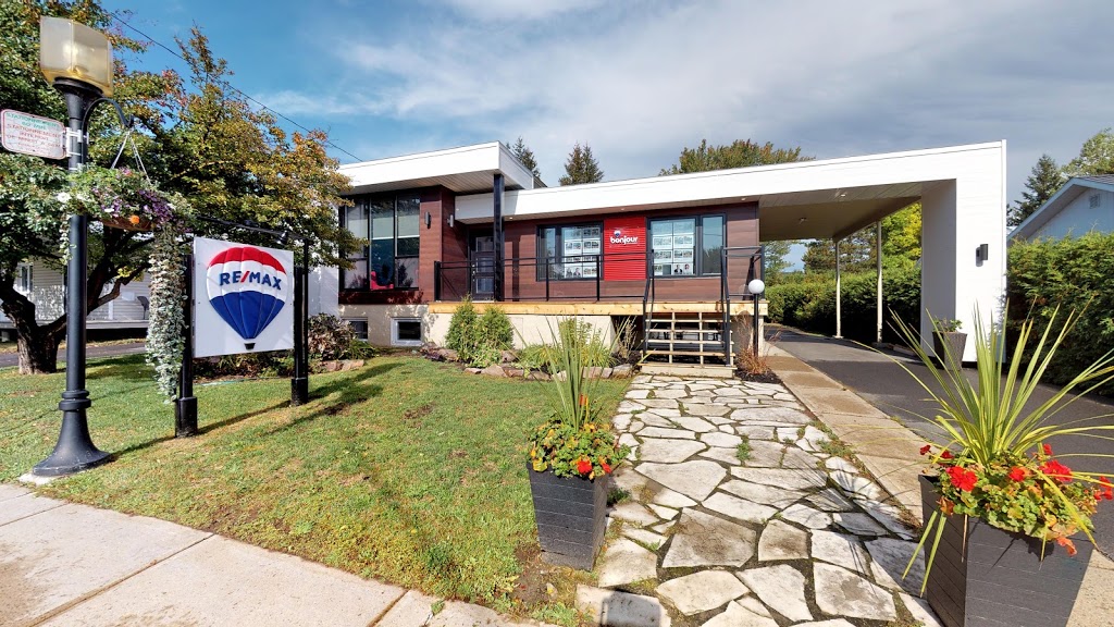 RE/MAX Bonjour | 327 Rue Principale, Saint-Donat-de-Montcalm, QC J0T 2C0, Canada | Phone: (819) 424-5775