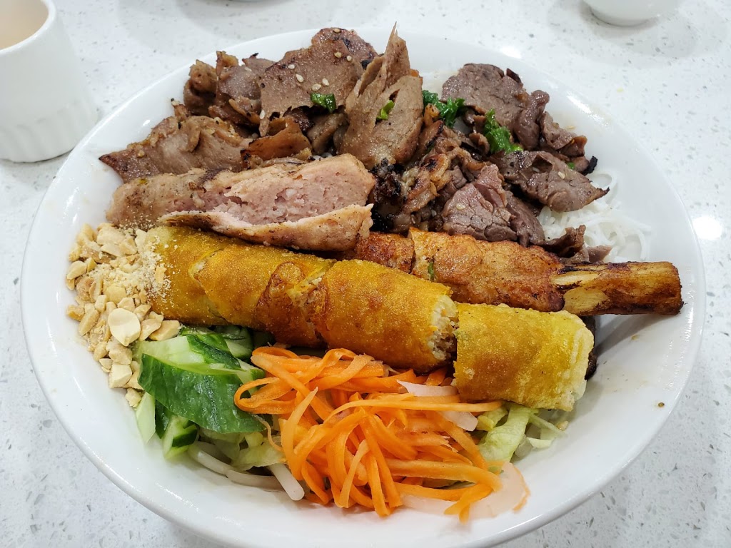 Pho District Specialties | 2938 Finch Ave E, Scarborough, ON M1W 2T4, Canada | Phone: (416) 491-3935