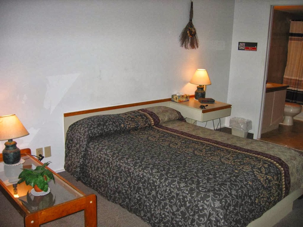 Motel Au Pied Du Nord | 2222 Boulevard du Curé-Labelle, Saint-Jérôme, QC J7Y 1T5, Canada | Phone: (450) 431-0519