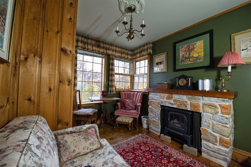 Stanyar House Bed and Breakfast | 74 Chemin Stanyar, Val-des-Monts, QC J8N 7B6, Canada | Phone: (819) 671-3201