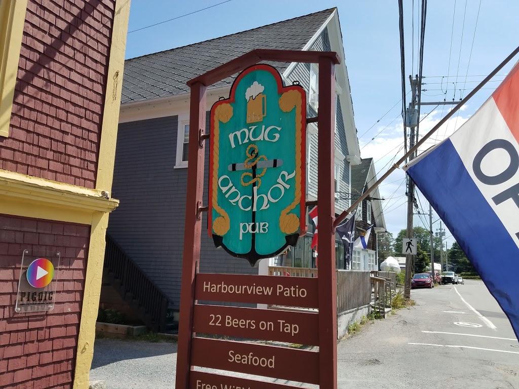 Mug & Anchor Pub Ltd | 643 Main St, Mahone Bay, NS B0J 2E0, Canada | Phone: (902) 624-6378