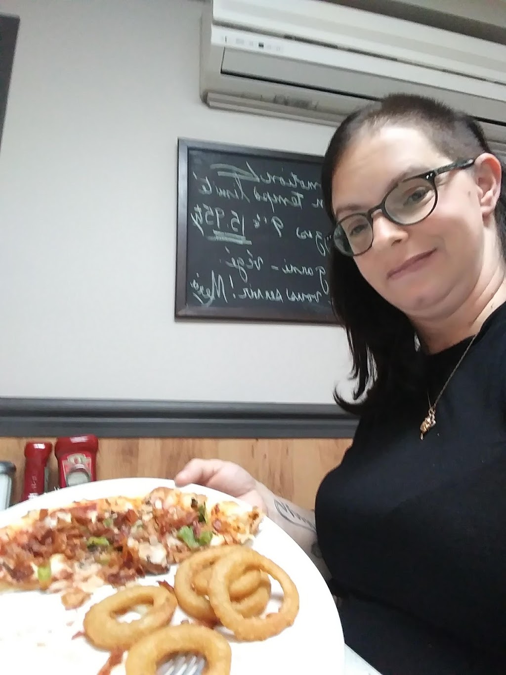 Pizzeria Jippy | 271 Rue Principale, Saint-Victor, QC G0M 2B0, Canada | Phone: (418) 588-6600