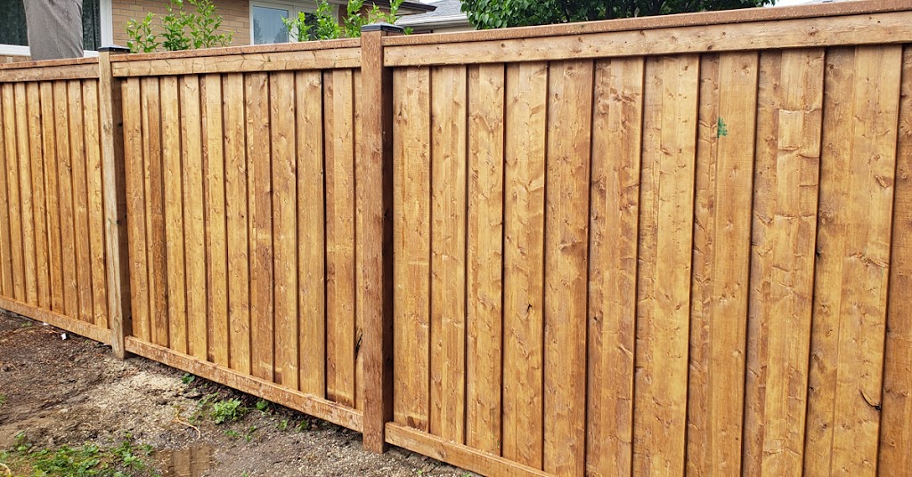The fence builder | 1983 Hindhead Rd, Mississauga, ON L5J 1N8, Canada | Phone: (647) 991-7322