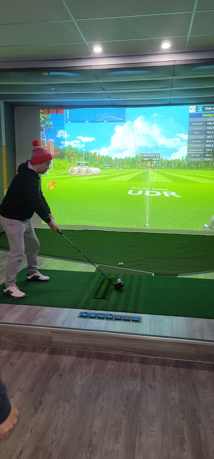 UDR Indoor Golf - Royal Oak | 4 Royal Vista Way NW #2202, Calgary, AB T3R 0N2, Canada | Phone: (403) 975-3135