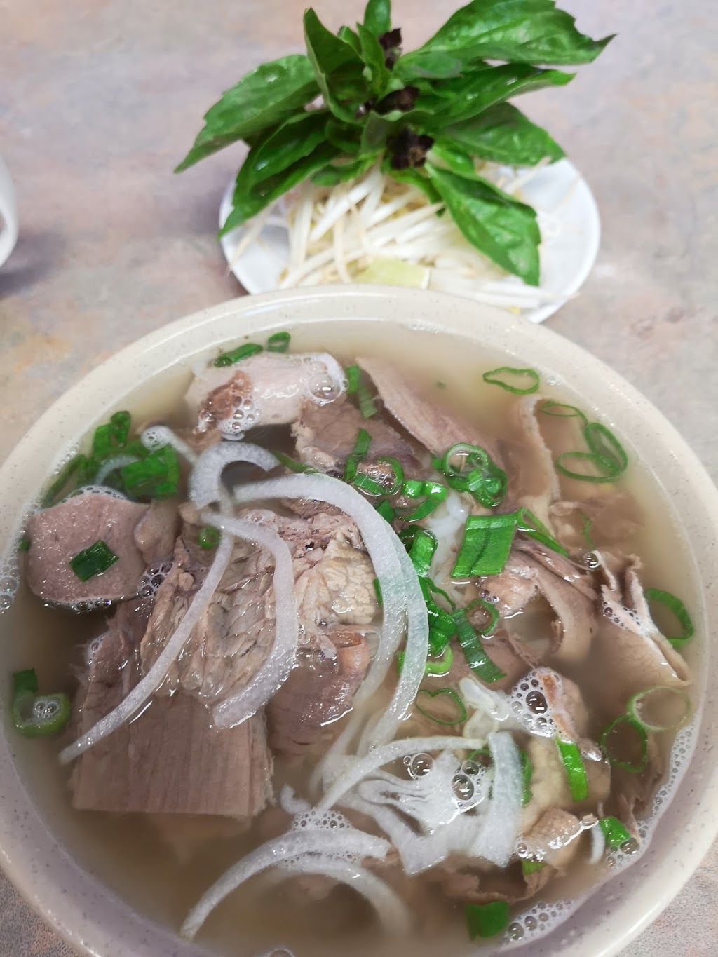 Royal Pho Restaurant Ltd | 7056 Kerr St, Vancouver, BC V5S 4W2, Canada | Phone: (604) 436-4831