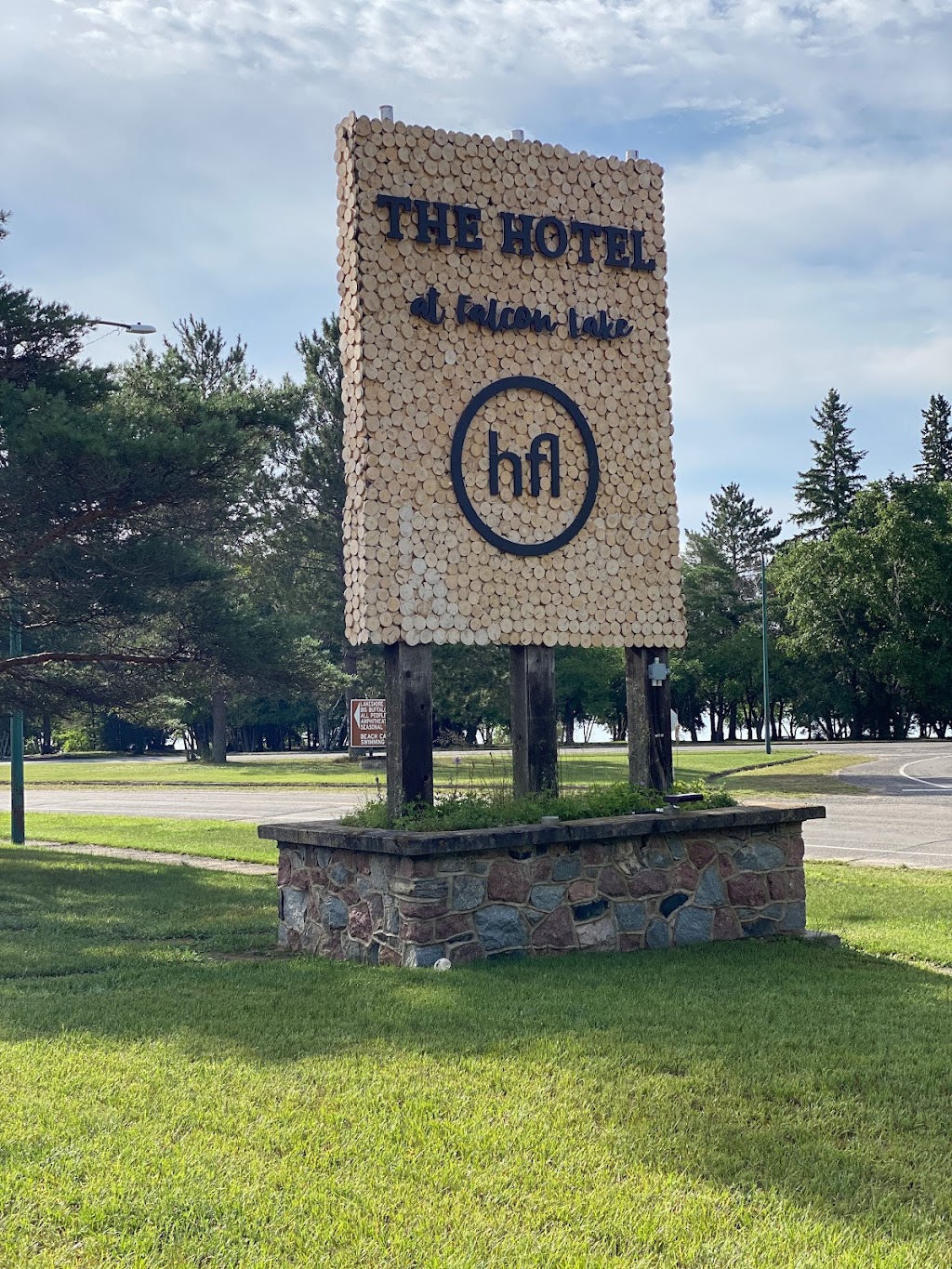 The Hotel at Falcon Lake | 1 Falcon Blvd, Falcon Beach, MB R0E 0N0, Canada | Phone: (204) 349-8400