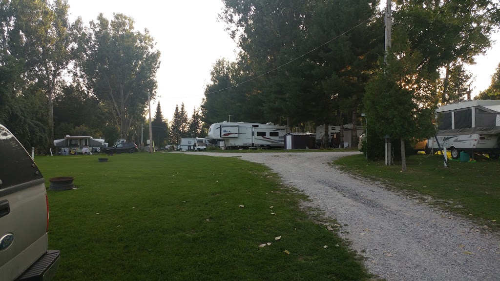 Camping Russeltown | 258 Rue Notre Dame, Saint-Chrysostome, QC J0S 1R0, Canada | Phone: (450) 826-4841