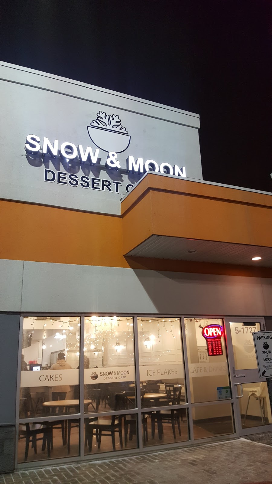 Snow & Moon Dessert Cafe | 1727 Kenaston Blvd #5, Winnipeg, MB R3Y 1V5, Canada | Phone: (204) 309-0606