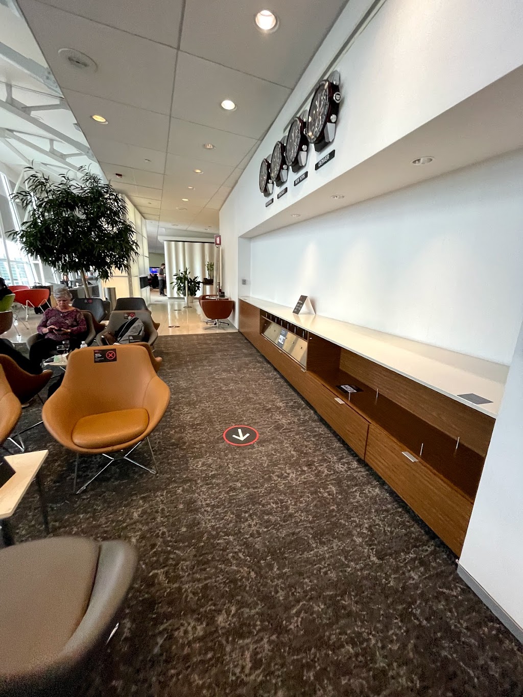 Montreal Airport - Maple Leaf Lounge – Transborder Lounge | Roméo-Vachon Blvd N, Dorval, QC H4Y 1H1, Canada | Phone: (888) 247-2262