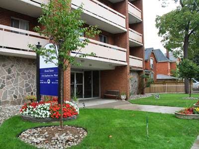 Charlton Park Apartments | 116 Charlton Ave W, Hamilton, ON L8P 2C6, Canada | Phone: (905) 527-3732