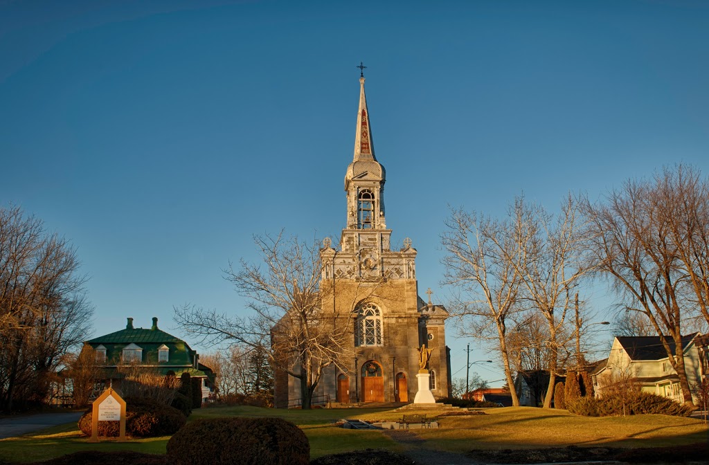 Sainte-Angélique Church | 292 PAPINEAU, Papineauville, QC J0V 1R0, Canada