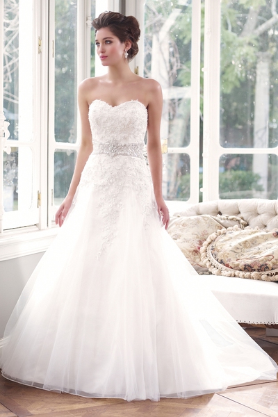 Brendas Bridal Boutique | 18 Yonge St N, Tara, ON N0H 2N0, Canada | Phone: (519) 934-3883