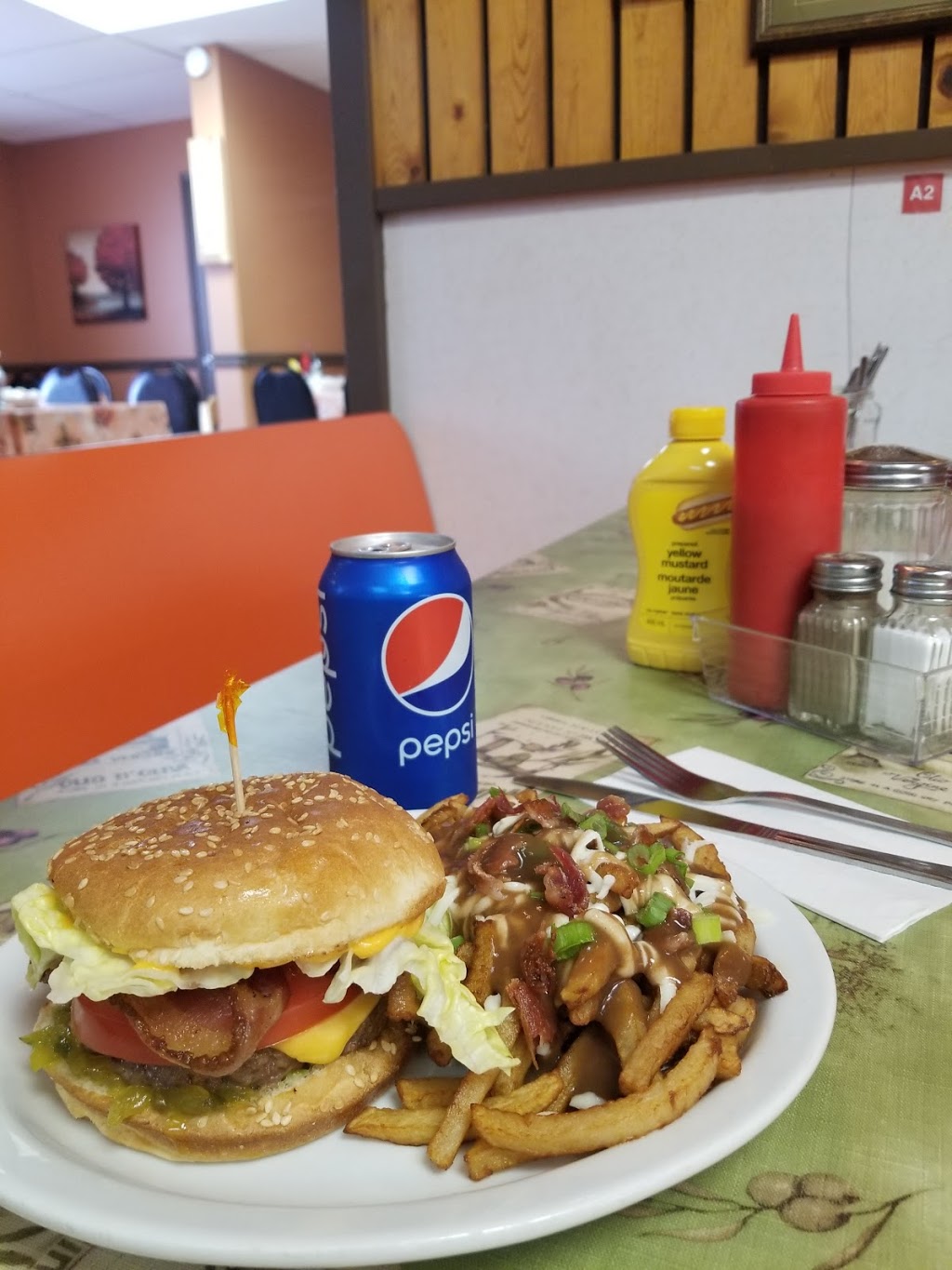 Vickies Snack Bar | 719 Park Ave, Beausejour, MB R0E 0C0, Canada | Phone: (204) 268-1922