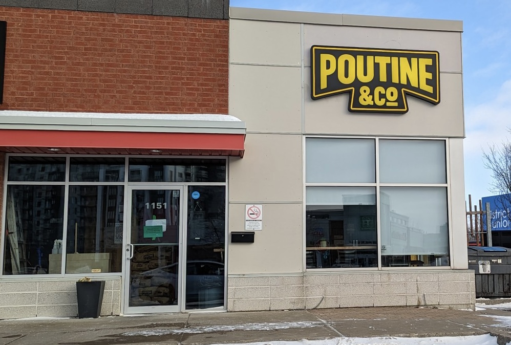 Poutine & Co | 1151 Mnt des Pionniers, Terrebonne, QC J6V 0E1, Canada | Phone: (450) 704-3001