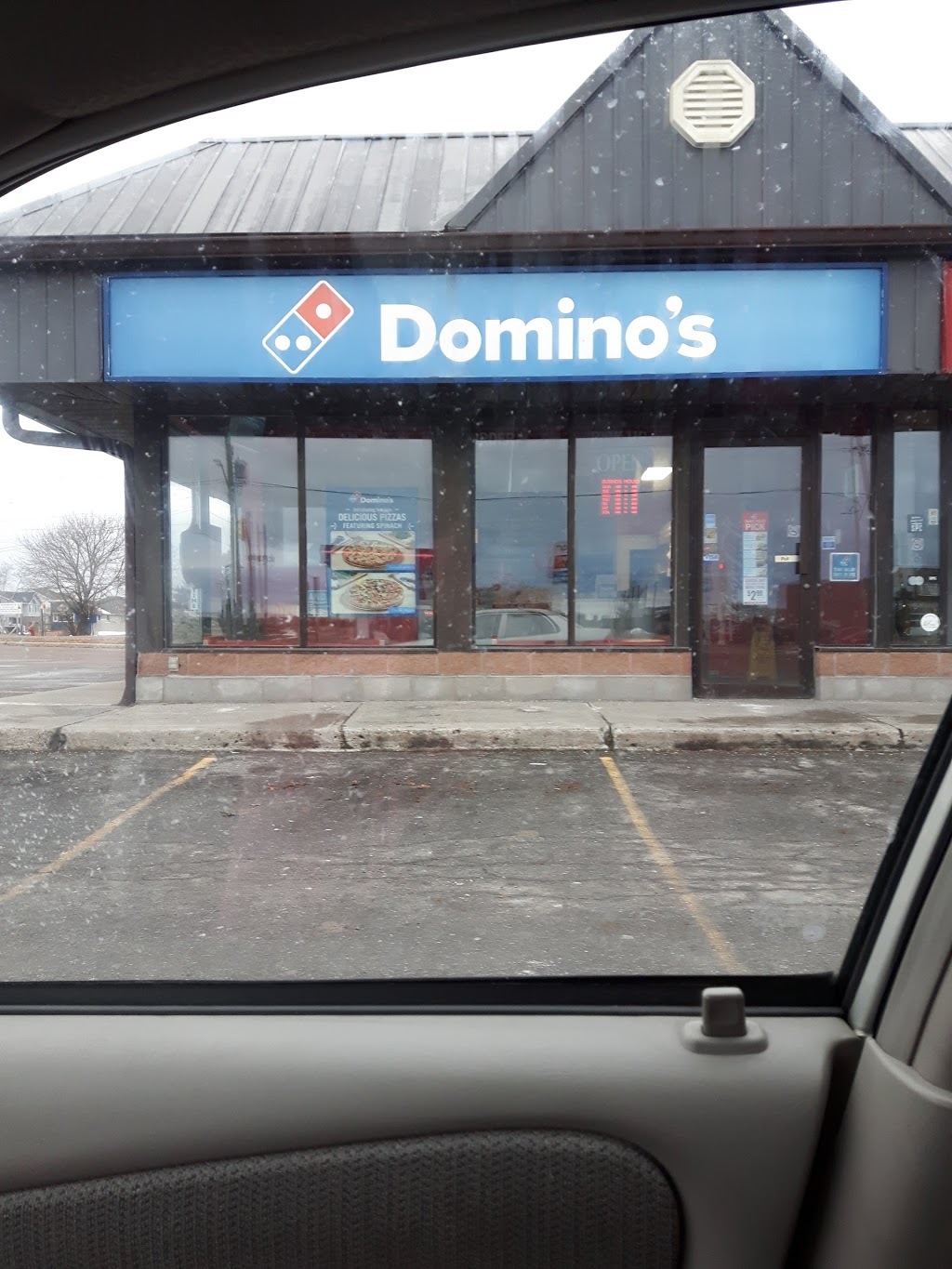 Dominos Pizza | 395 Daniel St S, Arnprior, ON K7S 3G9, Canada | Phone: (613) 622-1100