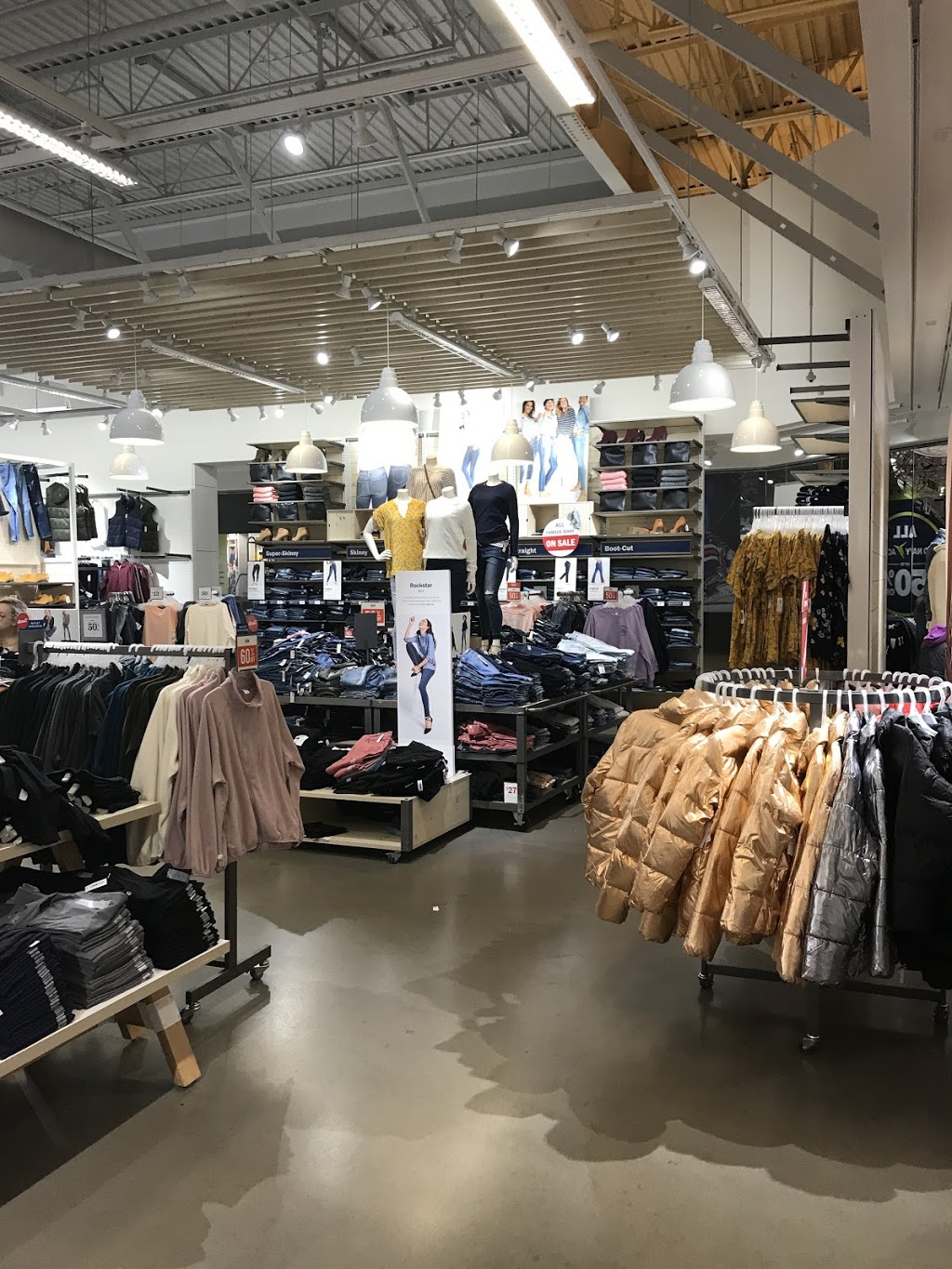 Old Navy | CROSSIRON MILLS, 261055 Crossiron Blvd ste p-630, Rocky View No. 44, AB T4A 0G3, Canada | Phone: (587) 535-1394