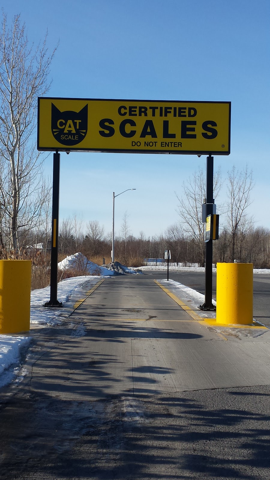 Curry Hill Truck Stop - Esso Gas & Cardlock, CAT Scale, Bulk DEF, Showers, Family Restaurant | 6115 4th Line Rd, Bainsville, ON K0C 1E0, Canada | Phone: (613) 347-2433