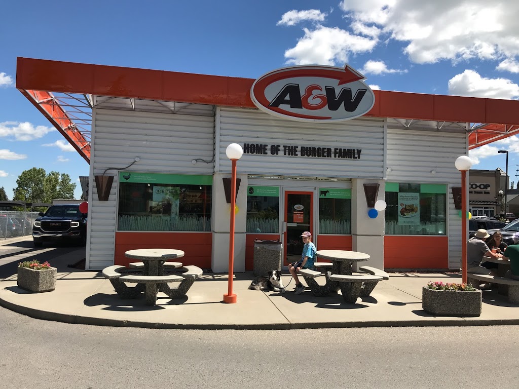 A&W Canada | 400 Big Rock Ln, Okotoks, AB T1S 1A7, Canada | Phone: (403) 938-0365