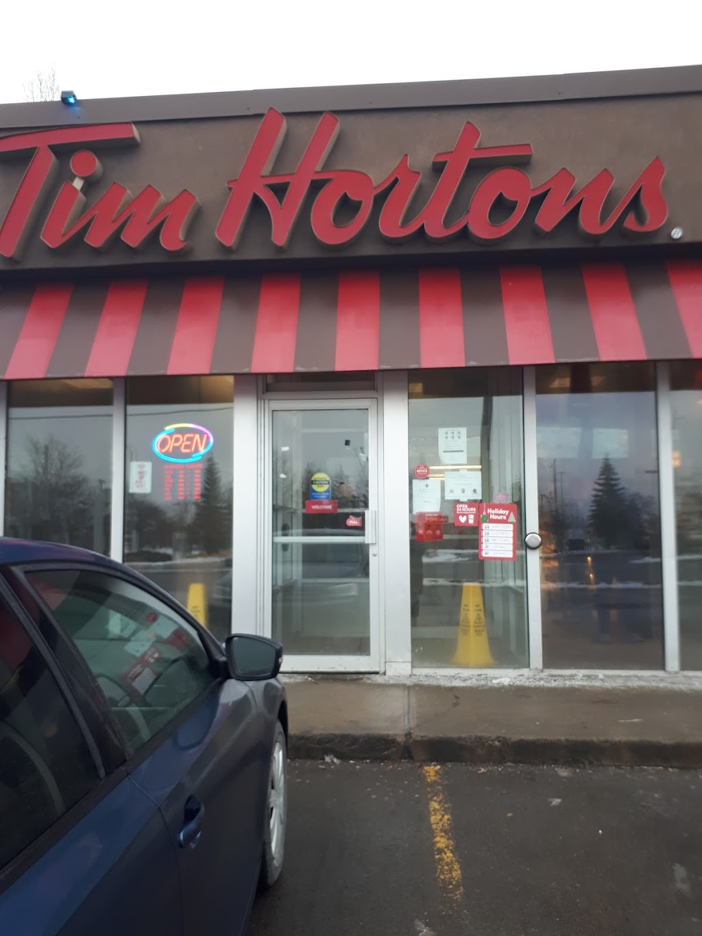 Tim Hortons | 1611 Bank St, Ottawa, ON K1V 7Y8, Canada | Phone: (613) 260-1440