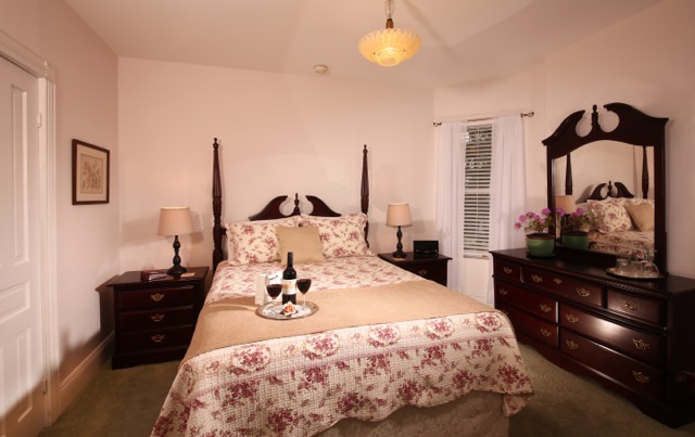 Mornington Rose Bed and Breakfast | 240 Mornington St, Stratford, ON N5A 5G4, Canada | Phone: (866) 277-9577