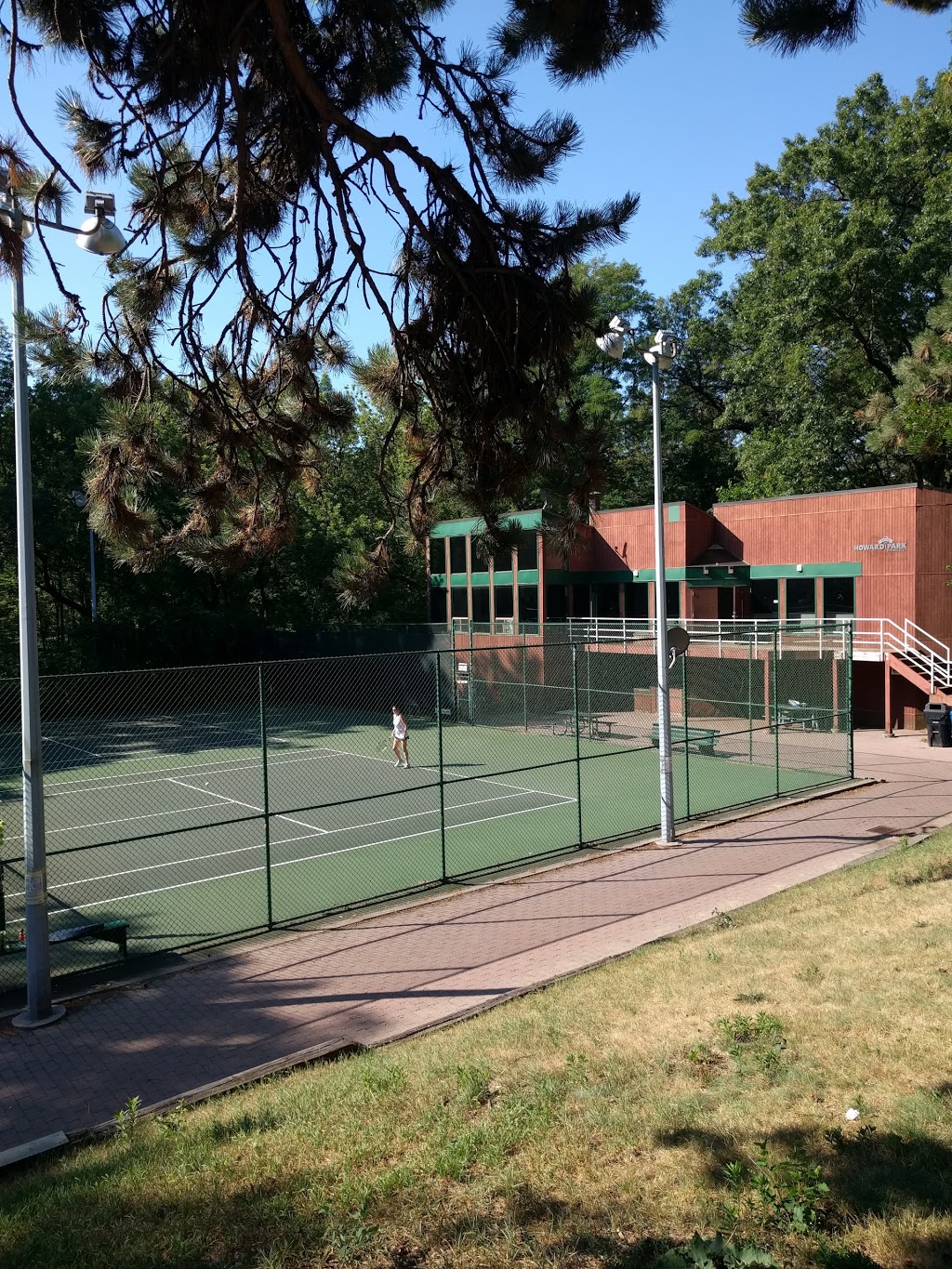 Howard Park Tennis Club | 430 Parkside Dr, Toronto, ON M6R 2Z3, Canada | Phone: (416) 769-5600