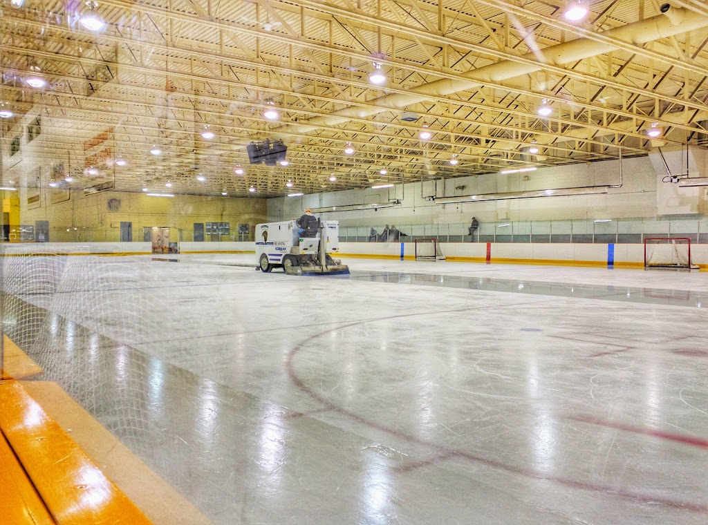 Dutton Memorial Arena | 400 South Dr, Winnipeg, MB R3T 3K5, Canada | Phone: (204) 477-2464