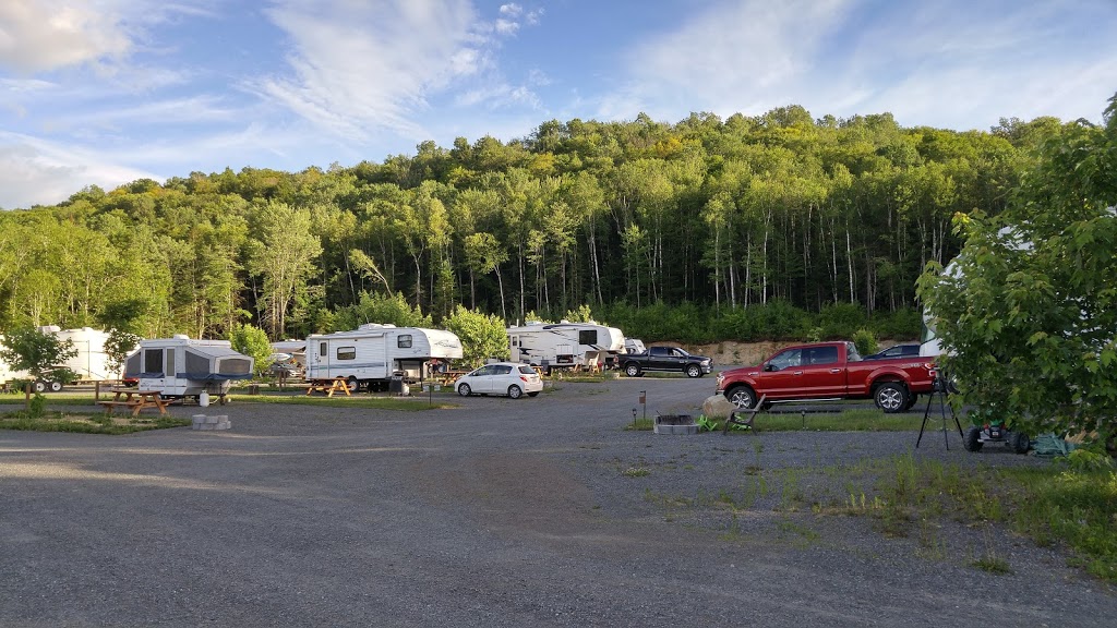 Camping du Lac Bellemare | 300 Chemin du Lac-Bellemare, Saint-Mathieu-du-Parc, QC G0X 1N0, Canada | Phone: (819) 532-1418