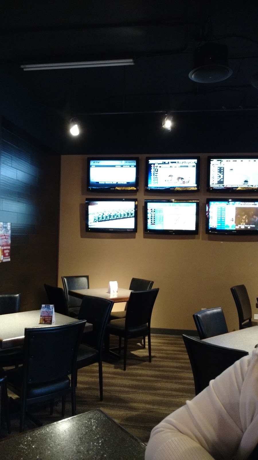 Francos Sports Bar and Grill | 14059 Victoria Trail NW, Edmonton, AB T5Y 2B6, Canada | Phone: (780) 478-4636