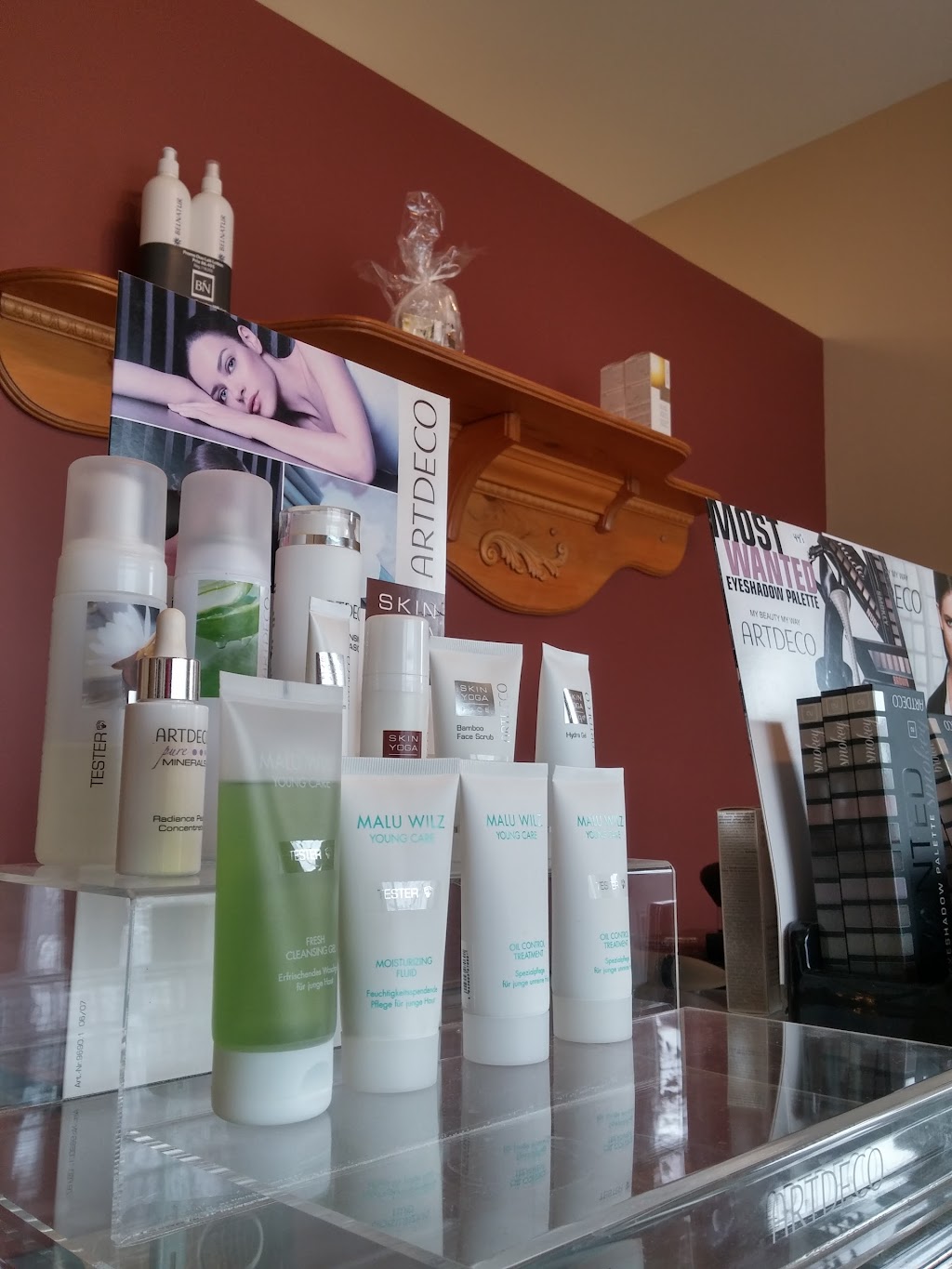 Clinique Esthétique Aux Petits Soins | 317 Rue Saint-Jean-Baptiste, Sainte-Madeleine, QC J0H 1S0, Canada | Phone: (450) 355-0282