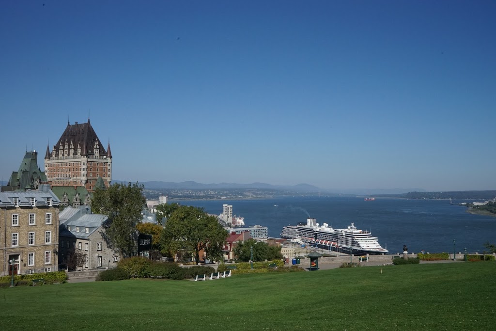 Pierre-Dugua-De-Mons Terrace | Parc des Champs de Bataille, Avenue Saint-Denis, Québec, QC G1R 4N2, Canada | Phone: (418) 649-6157