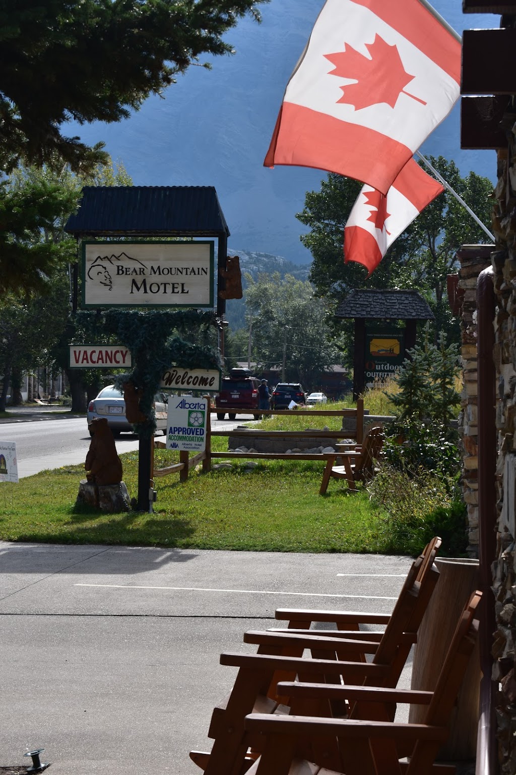 Bear Mountain Motel | 208 Mt View Rd, Waterton Park, AB T0K 2M0, Canada | Phone: (403) 859-2366