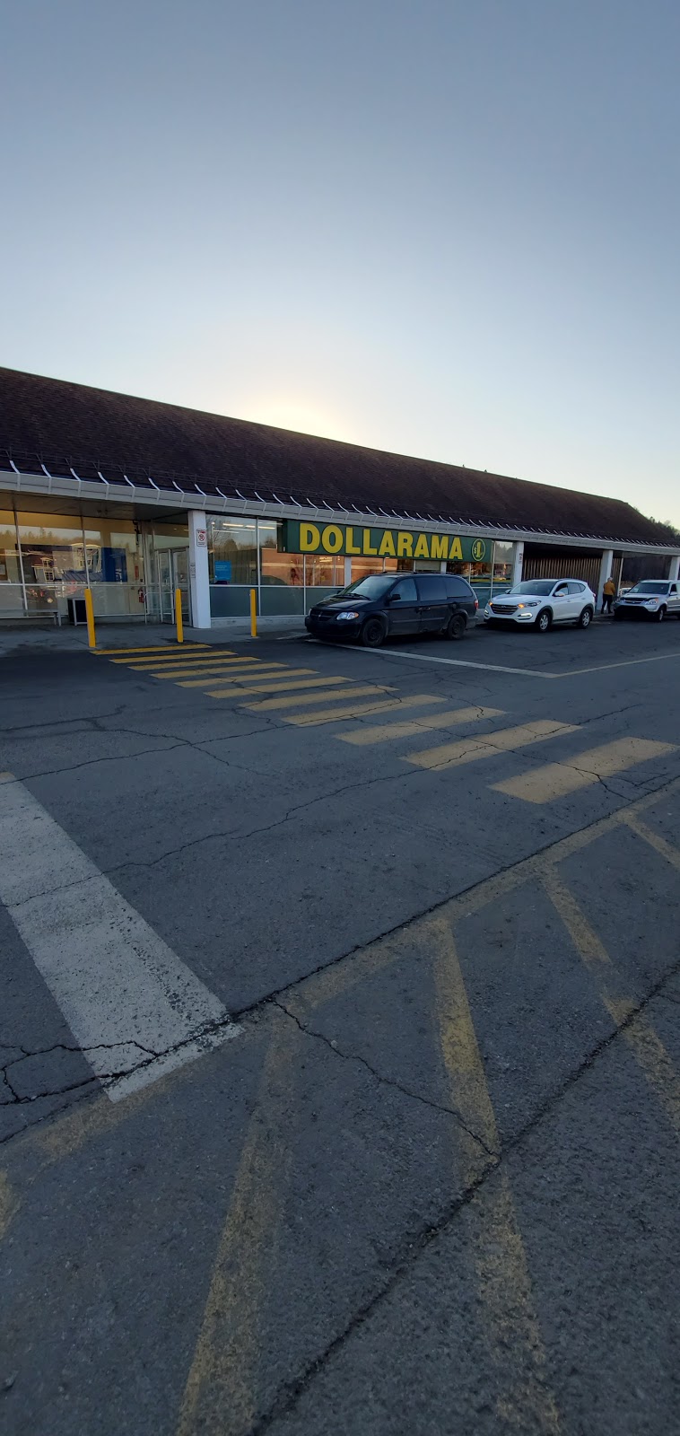 Dollarama | 781 Rue Principale E, Sainte-Agathe-des-Monts, QC J8C 1L1, Canada | Phone: (819) 321-2477