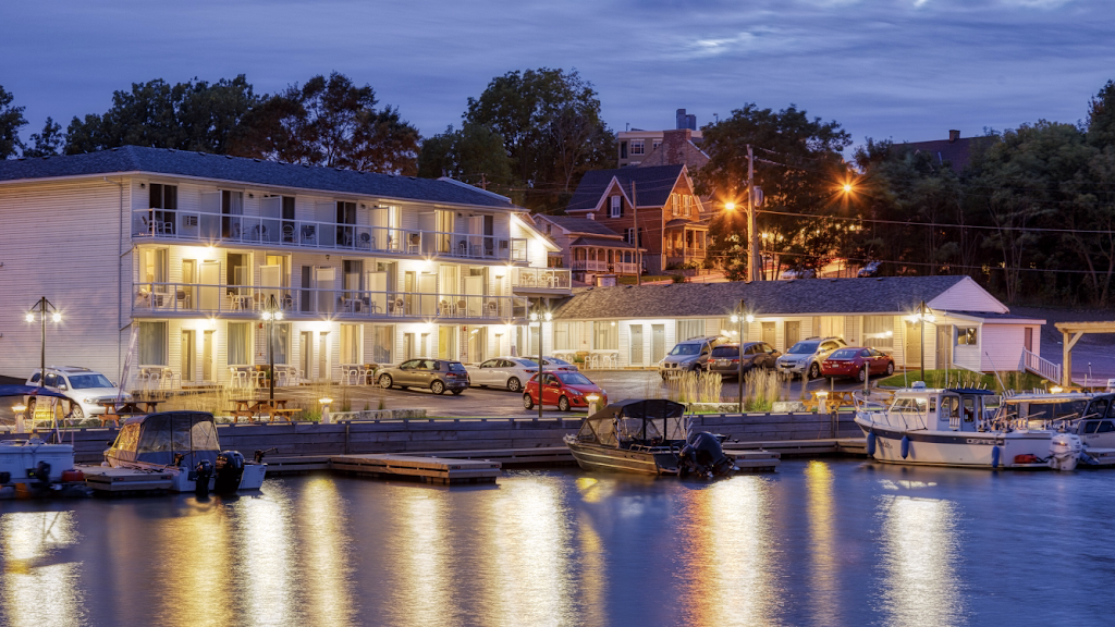 Picton Harbour Inn | 33 Bridge St, Picton, ON K0K 2T0, Canada | Phone: (613) 476-2186