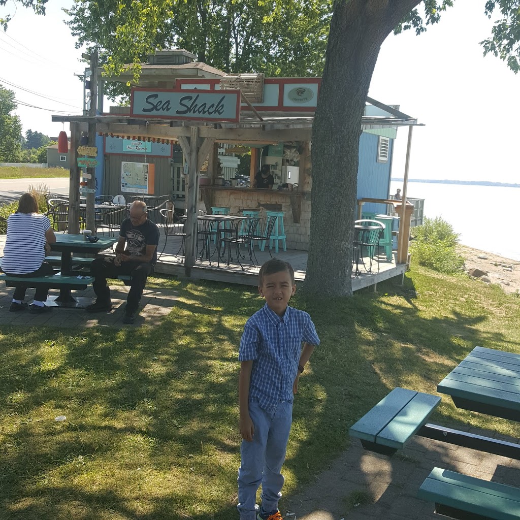 Sea Shack au bord du lac | 12271 Rue Notre Dame O, Trois-Rivières, QC G9B 6X3, Canada