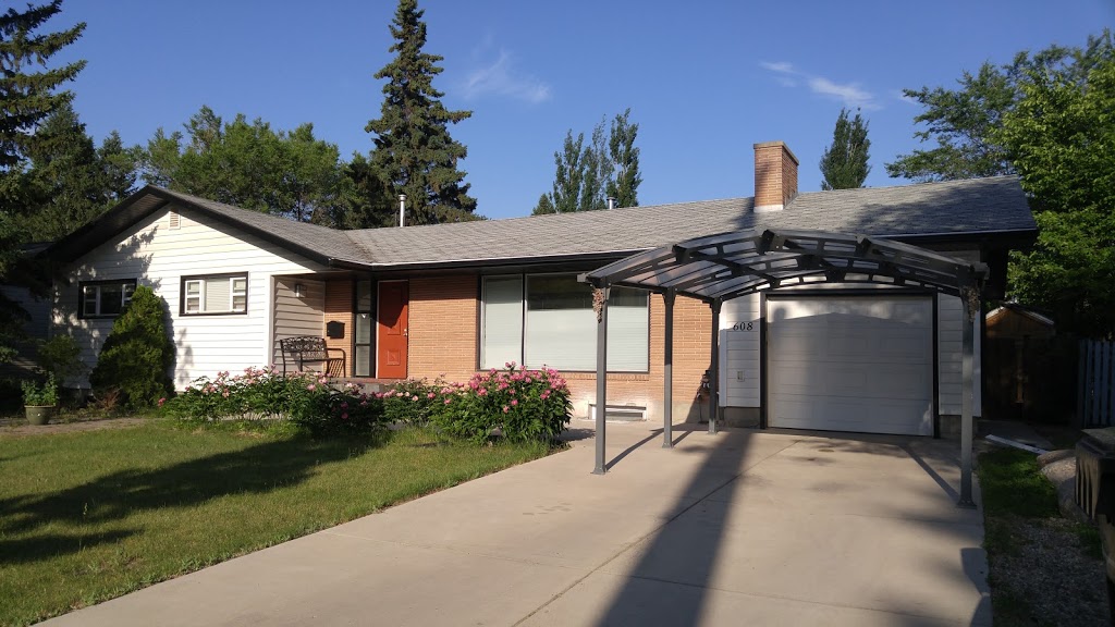 8th Street Saskatoon Homestay | 608 Preston Ave S, Saskatoon, SK S7H 2V2, Canada | Phone: (306) 881-1789