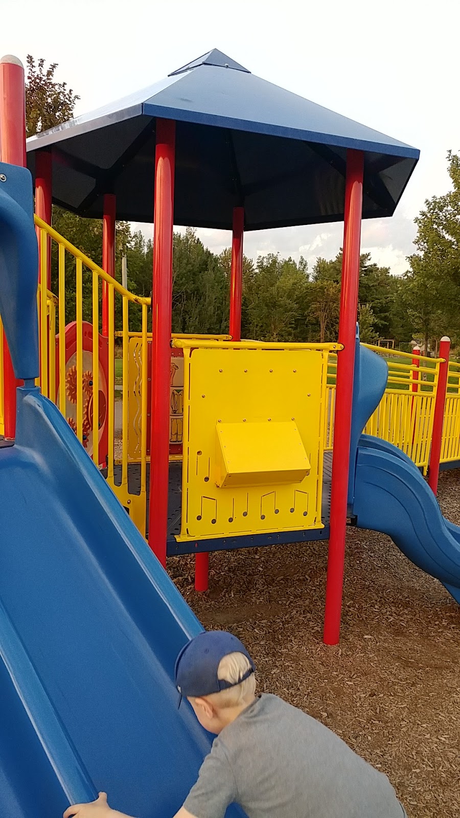 Cardinal Creek Community Park | 1825 Trim Rd, Cumberland, ON K4A 3P6, Canada | Phone: (613) 580-2400