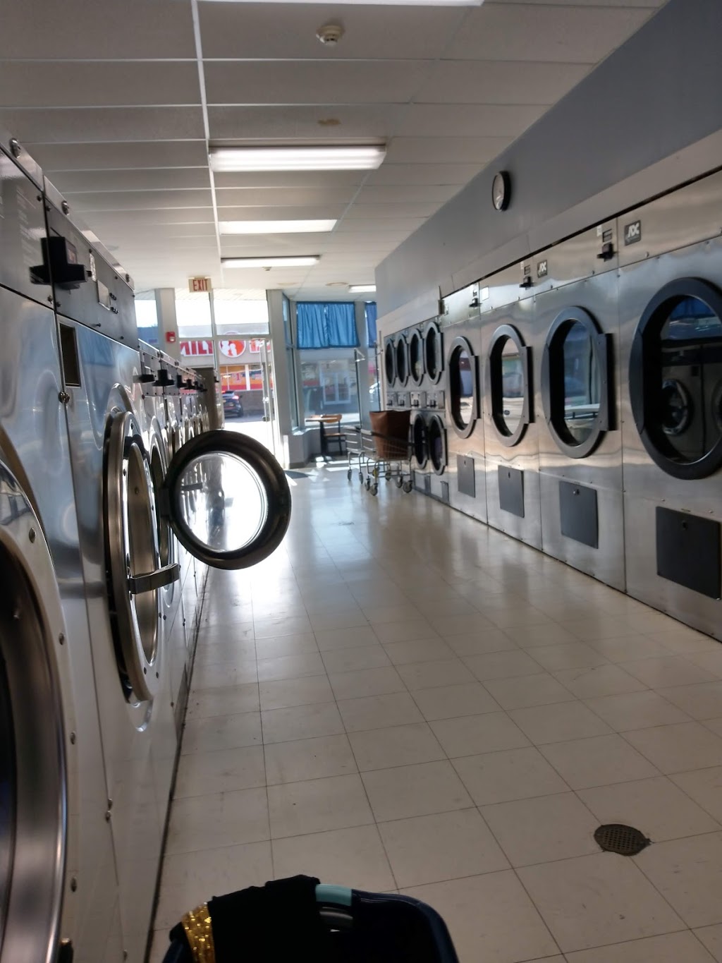 Hyde Park Laundry Inc | 2109 Hyde Park Blvd, Niagara Falls, NY 14305, USA | Phone: (716) 285-8611