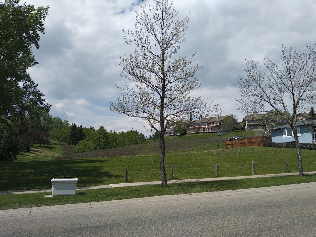 Edgemont Area 2 Off Leash Dog Park | 26 Edgeland Close NW, Calgary, AB T3A 3B1, Canada