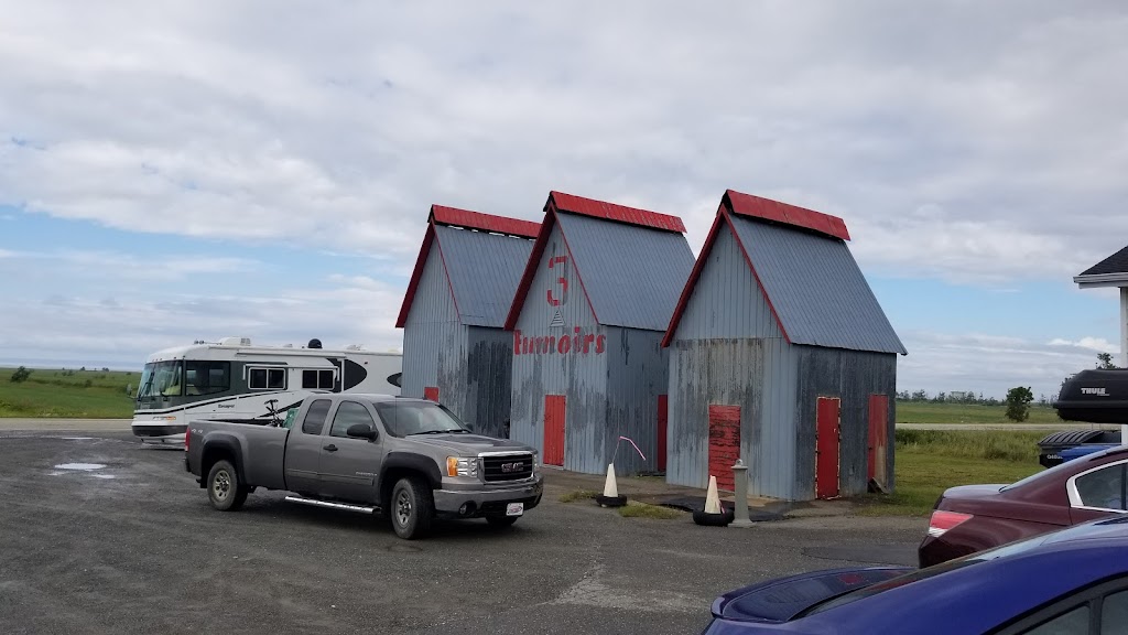 Marché Des Trois Fumoirs | 47 Rue du Seigneur-Côté, LIsle-Verte, QC G0L 1K0, Canada | Phone: (418) 898-2046