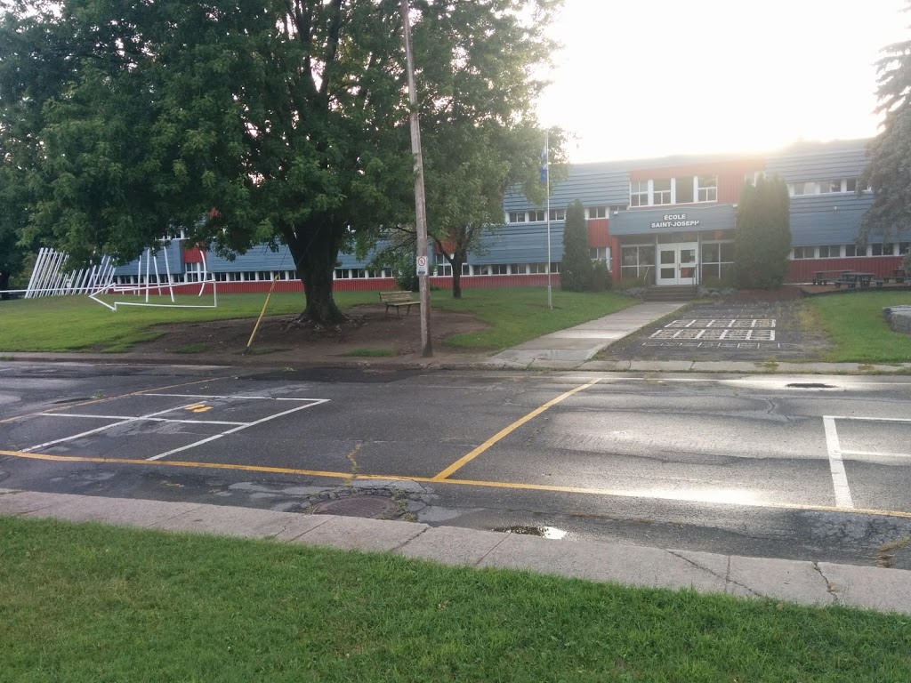 École Saint-Joseph - Spénard | 150 Rue du Cinquantenaire, Sainte-Madeleine, QC J0H 1S0, Canada | Phone: (450) 773-6881