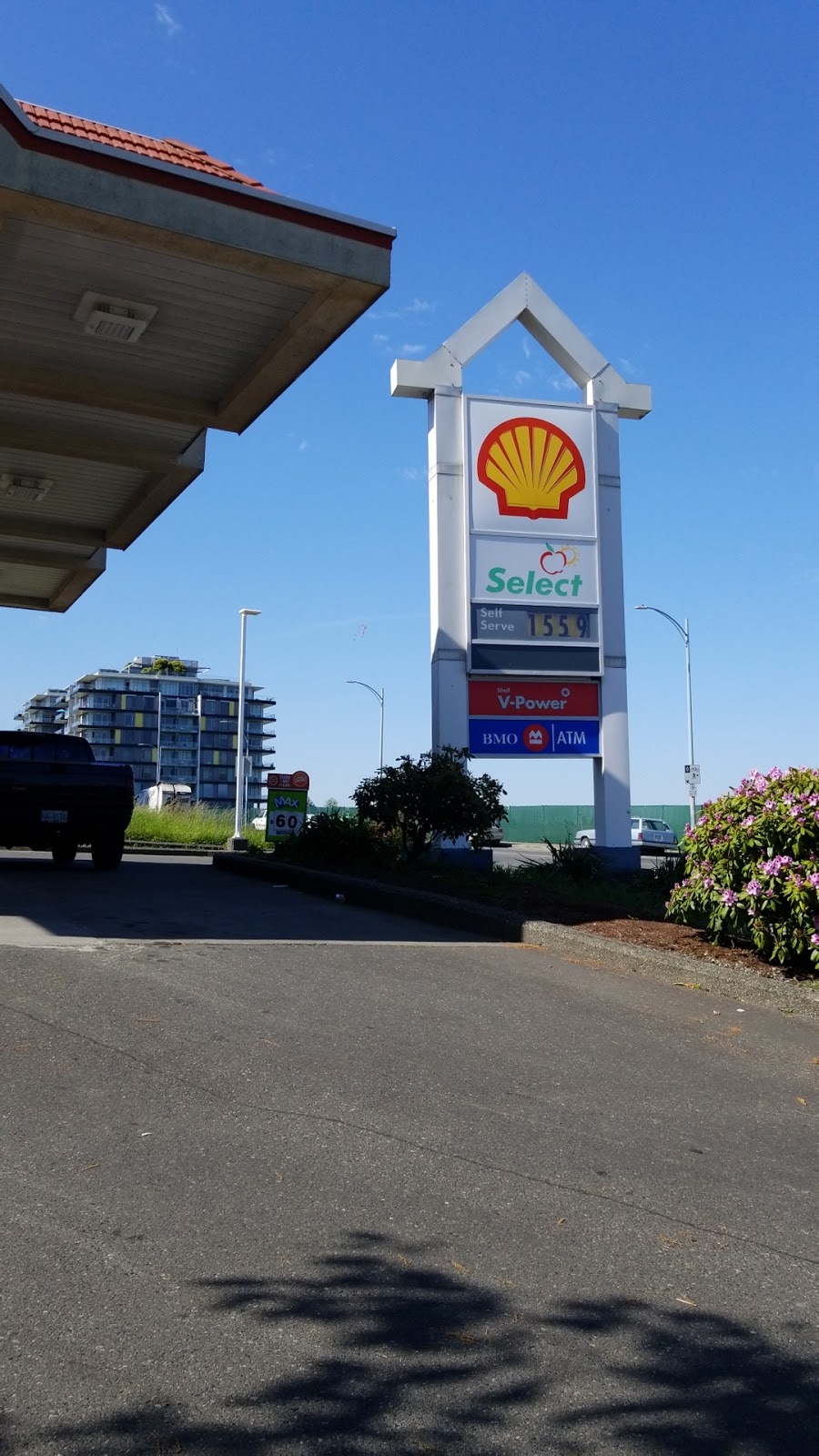 Shell | 100 Esquimalt Rd, Victoria, BC V9A 3K9, Canada | Phone: (250) 382-1813