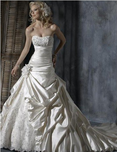 GJ Mariage - Robes & Accessoires | 81 Qc-116 Est, Warwick, QC J0A 1M0, Canada | Phone: (819) 806-6454