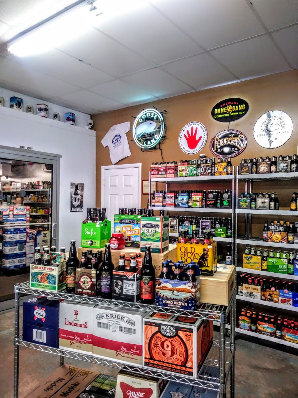 Twinlo Beverage Mart Inc | 6700 Porter Rd, Niagara Falls, NY 14304, USA | Phone: (716) 297-8100