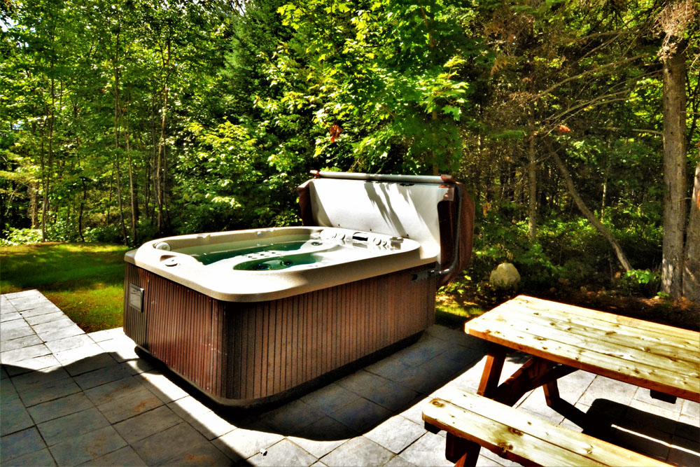 Chalet Spa Le Érika | 2208-D, QC-125, Notre-Dame-de-la-Merci, QC J0T 2A0, Canada | Phone: (877) 560-8060