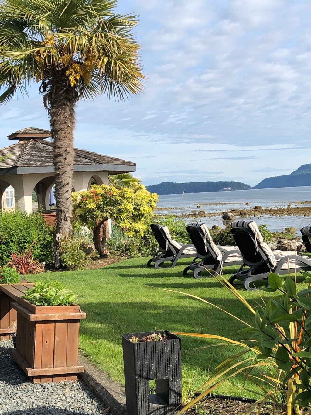 Qualicum Breeze Beach Resort | 6695 Island Hwy W, Bowser, BC V0R 1G0, Canada | Phone: (250) 757-8595