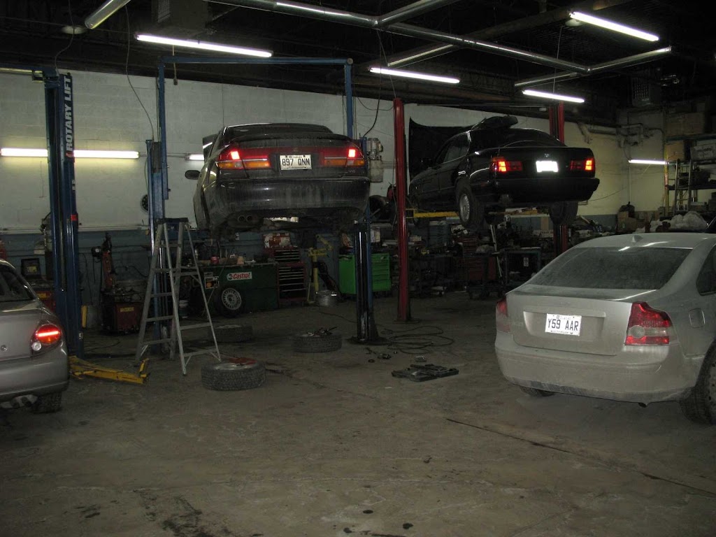 Garage Axle | 7850 Chem. Devonshire, Mont-Royal, QC H4P 2S3, Canada | Phone: (514) 739-4637