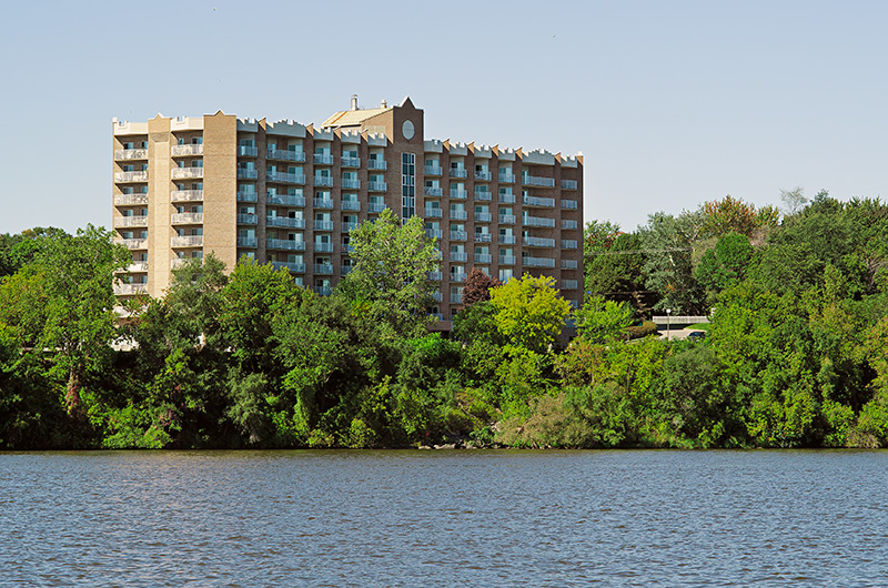 Résidence Le Duvernay | 1850 Boulevard Lévesque E, Laval, QC H7G 4X4, Canada | Phone: (450) 668-5186