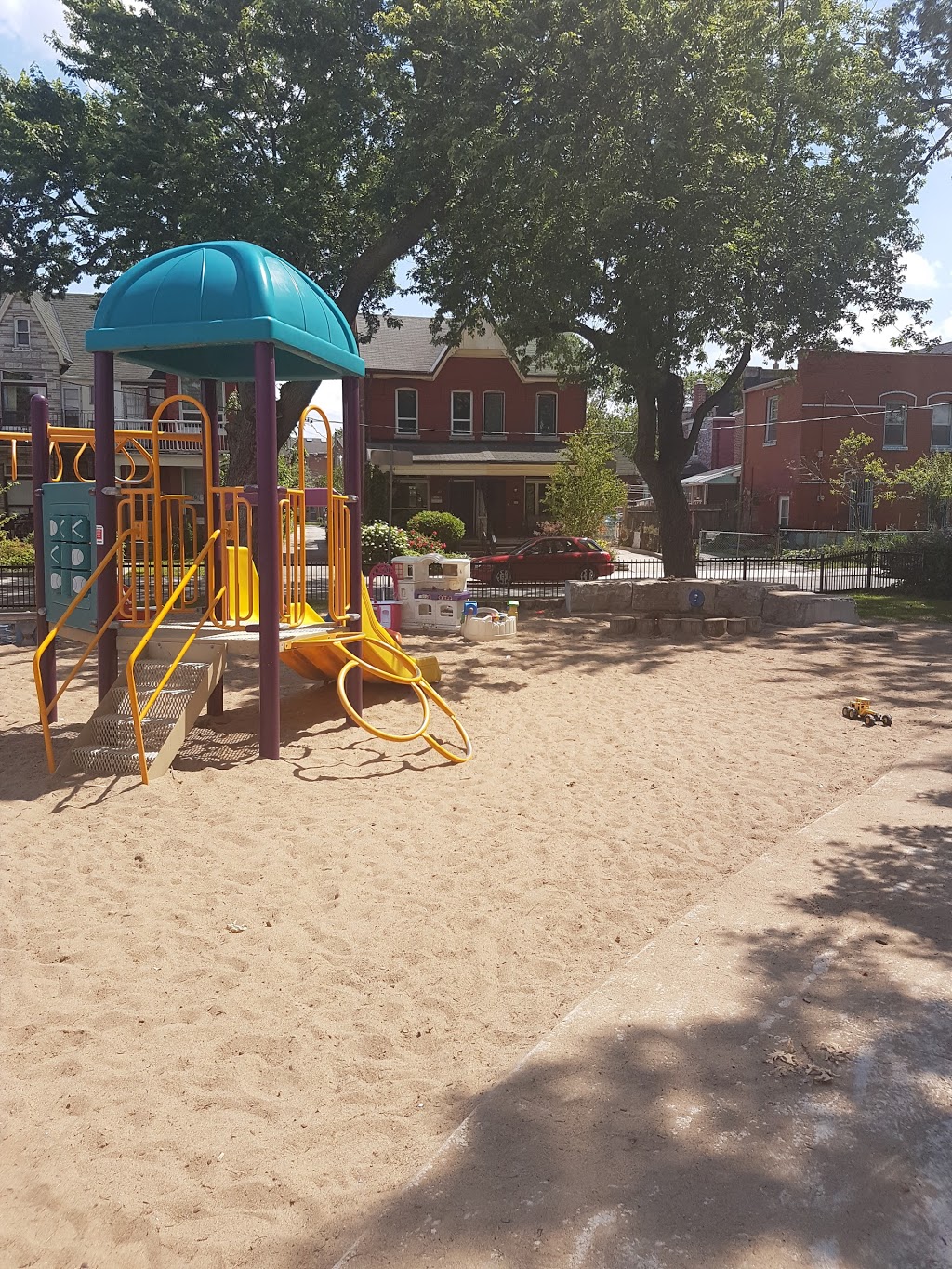 McCormick Park | 66 Sheridan Ave, Toronto, ON M6K 2G9, Canada | Phone: (416) 338-4386