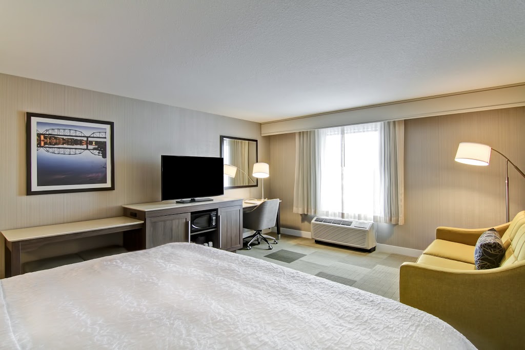 Hampton Inn & Suites by Hilton Saskatoon Airport | 110 Gateway Blvd, Saskatoon, SK S7L 1S4, Canada | Phone: (306) 933-1010